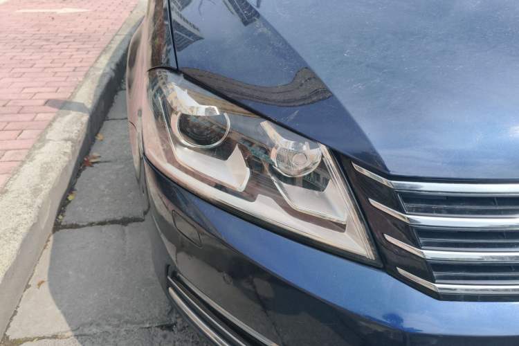 Used Volkswagen Magotan 2012 Travel Edition 2.0 TSI Luxury Version Right Front Headlight