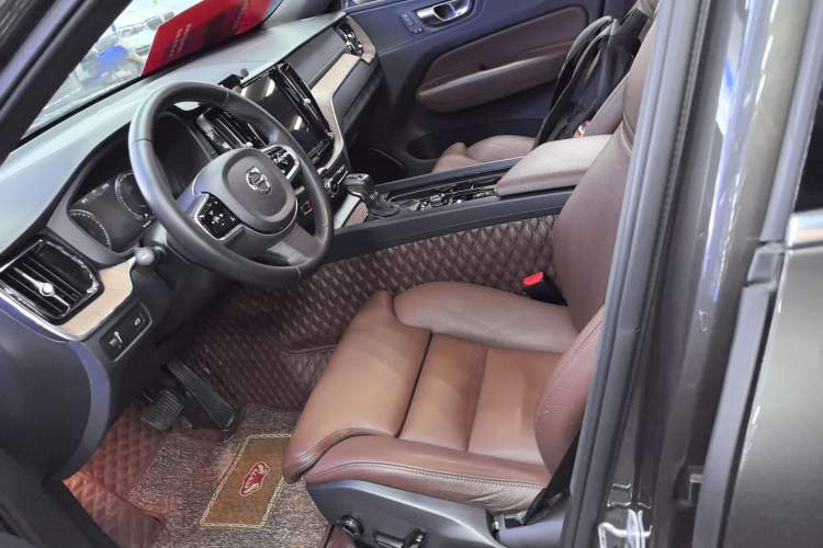 Used Volvo XC60 2021 T5 4x4 Smart Luxury Edition Left Front Seat