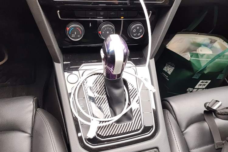 Used Volkswagen Magotan 2019 330TSI DSG Leading Model China VI Standard Gear Lever