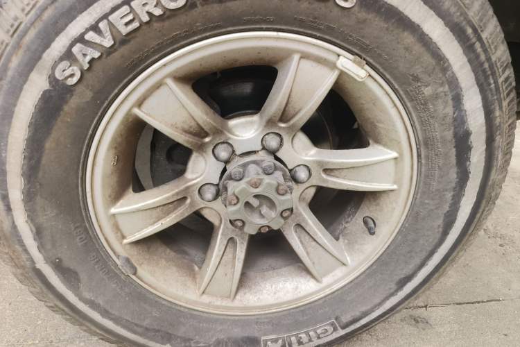 Used Leopaard Heijingang 2013 2.2L Manual Two-Wheel Drive Standard Version Right Front Wheel Hub