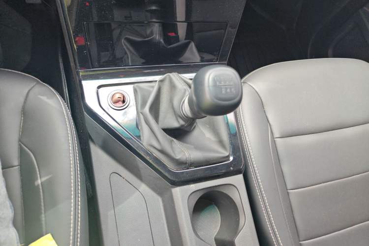Used Wuling Zhengcheng 2021 1.5T Manual Luxury Version Gear Lever
