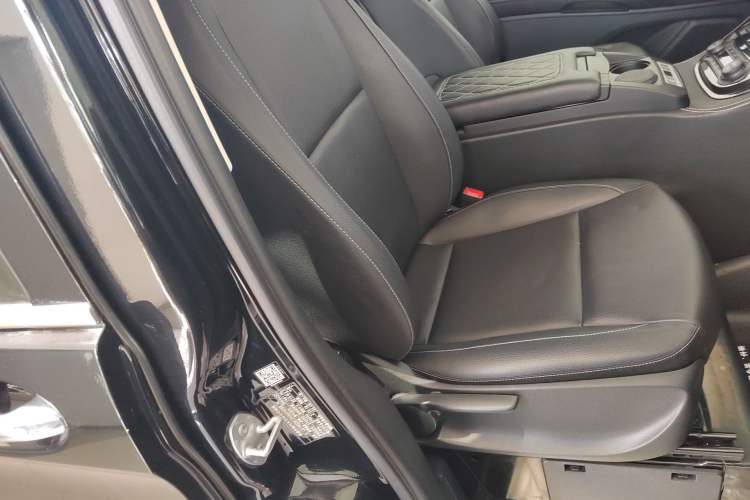 Used Mercedes-Benz Vito 2018 2.0T Elite Version 7 Seats China VI Emission Standard
