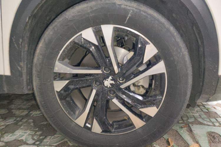 Used Peugeot 2008 2022 230THP THE ONE Right Front Wheel Hub