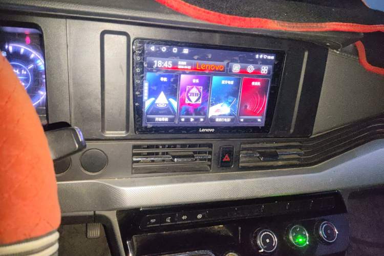 Used Dongfeng Yufeng 2023 V9+ 2.3T Manual Rear-Drive Cargo Van with Dual Rear Tires 3-Seater
