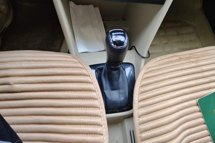 Used Skoda Rapid 2015 1.6L Automatic Smart Selection Model