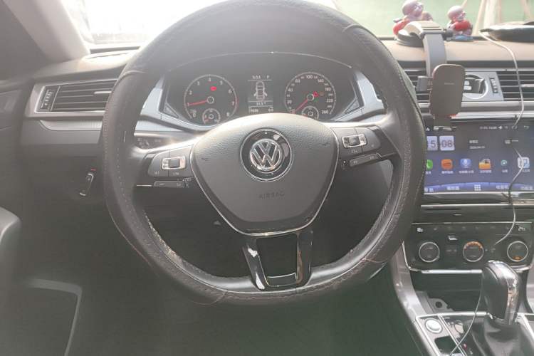 Used Volkswagen Passat 2017 330TSI DSG Luxury Edition Steering Wheel
