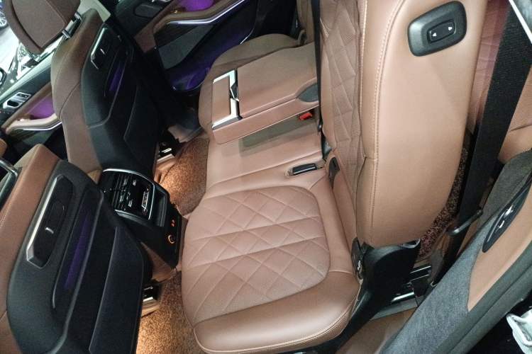 Used BMW X7 2024 xDrive40i Luxury Package – Leading Model