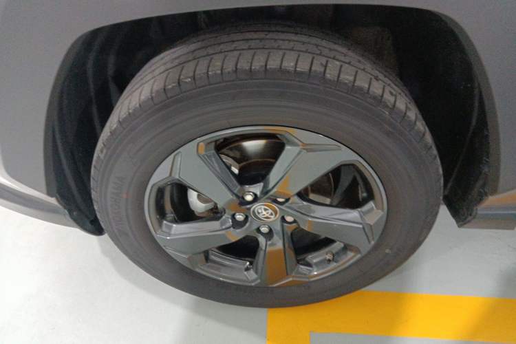 Used Toyota RAV4 2022 2.0L CVT 4x4 Fashion Edition
