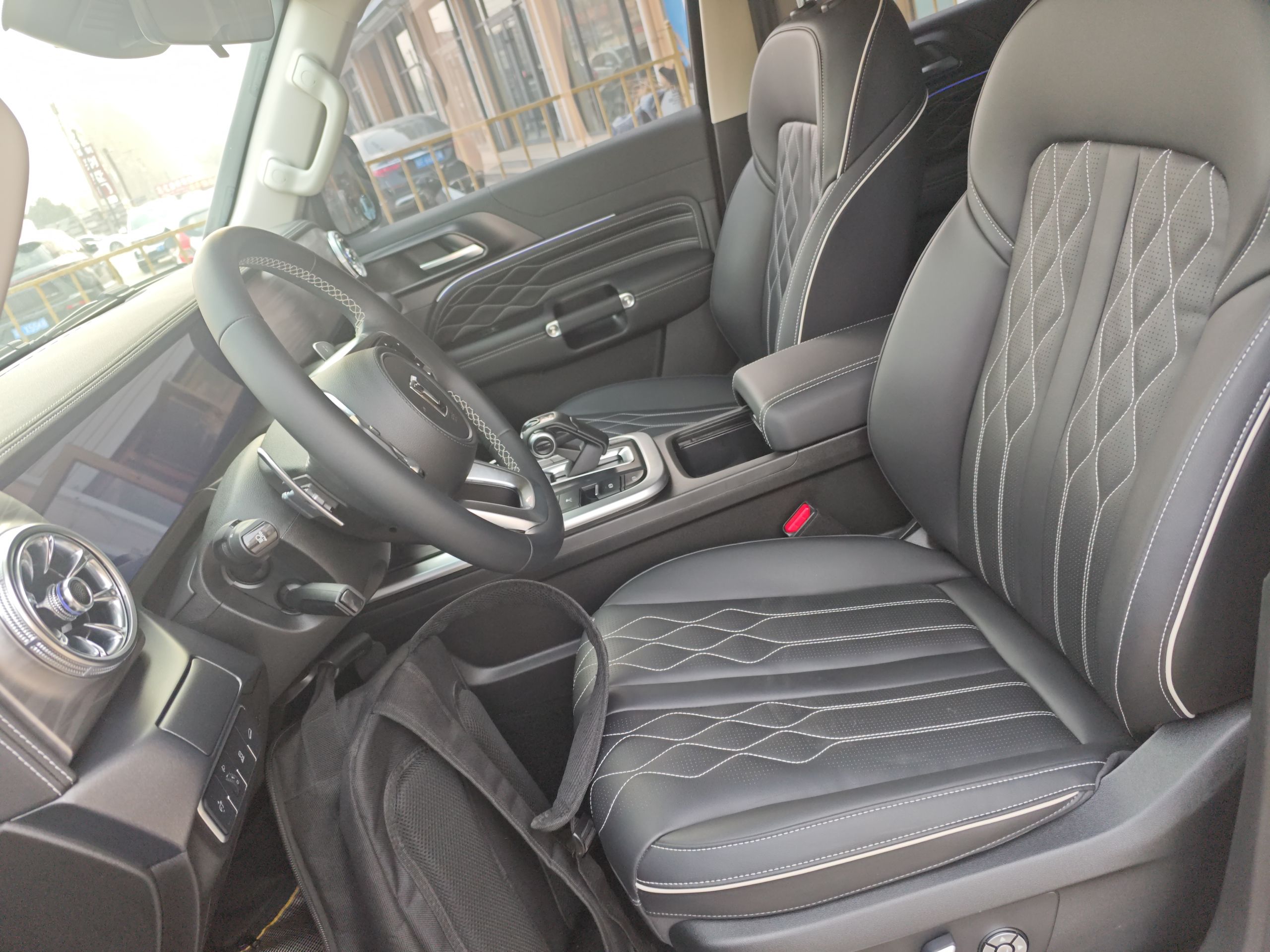 Переднее сиденье в автомобиле