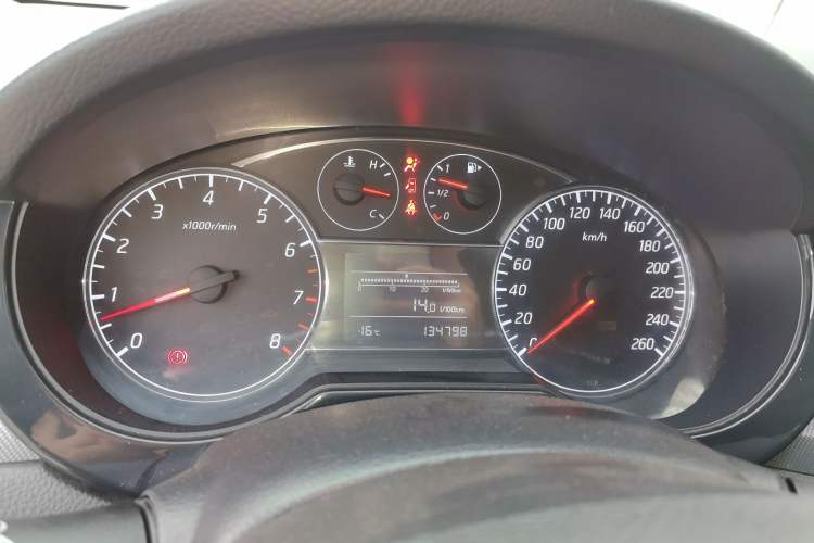 Used Nissan Tiida 2011 1.6T Manual ZhiKu Edition
