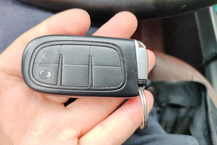 Used Jeep Cherokee 2016 2.0L Leading Edition Vehicle Key