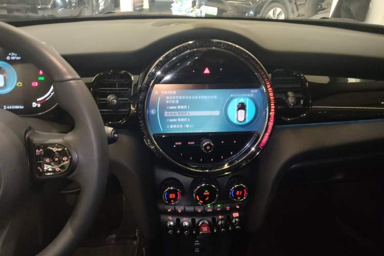 Used MINI MINI 2023 1.5T COOPER Artist Five-Door Edition