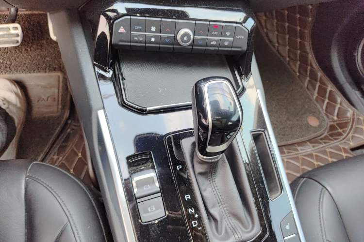 Used Wey VV7 2017 2.0T Flagship Model Gear Lever