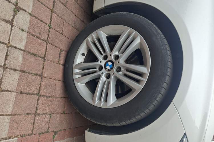 Used BMW 3 Series 2017 320Li Fashion Model Right Front Wheel Hub
