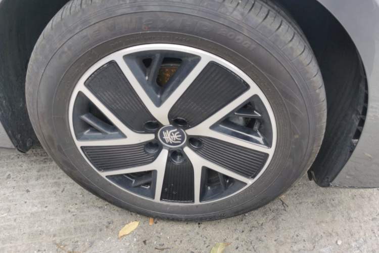 Used BYD Qin L 2024 DM-i 80KM Beyond Model Right Front Wheel Hub