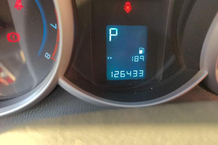 Used Chevrolet Cruze 2013 1.8L SE AT Odometer Close Up