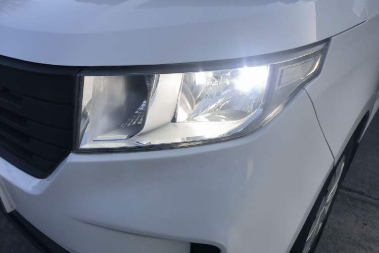 Used Wuling Hongguang PLUS 2020 1.5L Manual Standard Edition 5 Seats Left Front Headlight