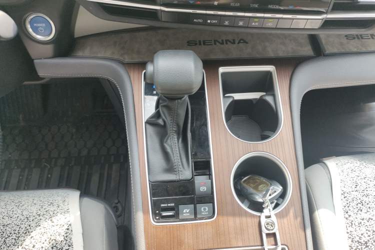 Used Toyota SIENNA 2023 2.5L Hybrid Comfort Edition Gear Lever