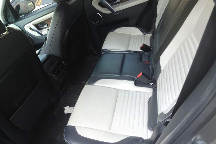 Used Land Rover Discovery Sport 2022 249 PS R-Dynamic HSE Luxury Custom Edition 7 Seats Left Rear Seat