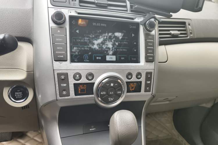 Used Toyota Verso 2014 Starlight 180G CVT Luxury Edition Audio And AC Panel