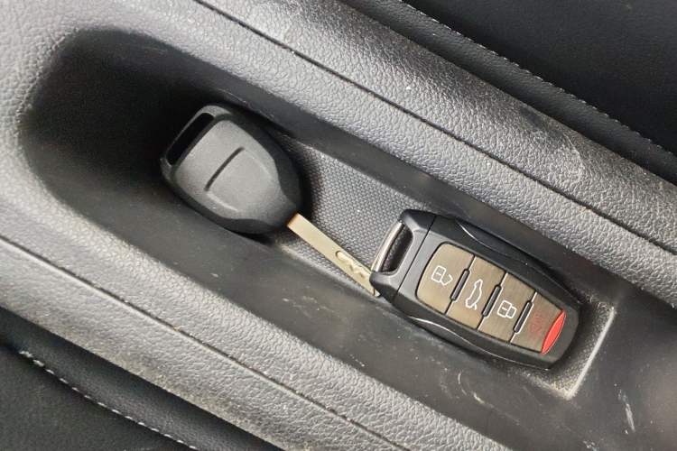 Used ORA Black Cat 2022 351 km HelloKitty Collaboration Edition Lithium-Ion Battery
