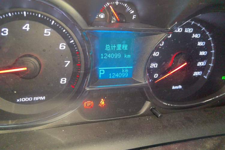 Used Chevrolet Captiva 2015 2.4L 4x4 Flagship Edition 7-Seater
