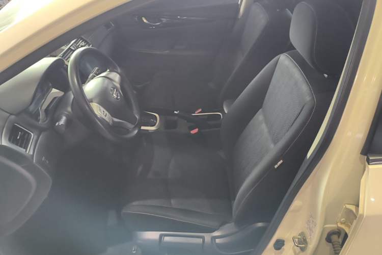 Used Nissan Tiida 2016 1.6L CVT Cool Dynamic Edition