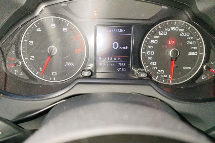 Used Audi Q5 2017 40 TFSI Technology Edition Odometer Close Up