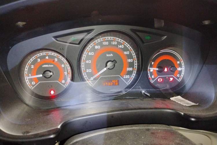 Used Soueast V3 Lingyue 2014 1.5L Manual Luxury Edition