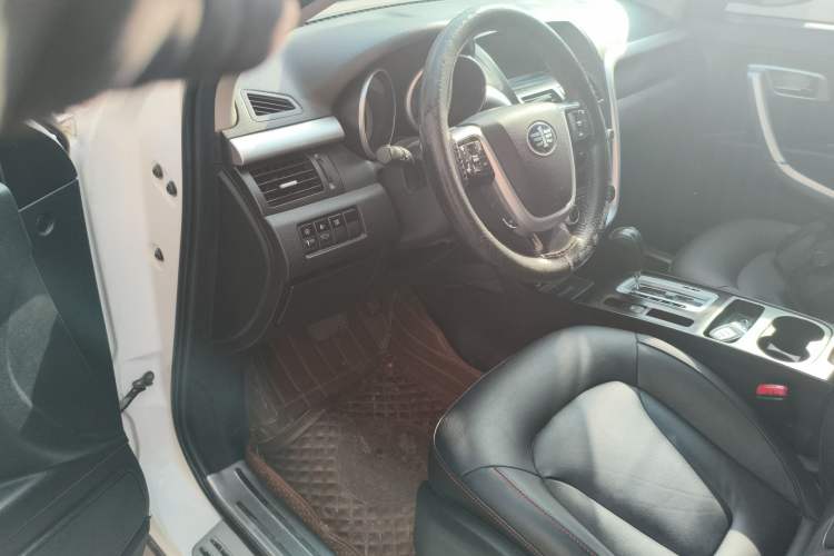 Used Bestune X80 2013 2.0L automatic luxury version Driver Seat