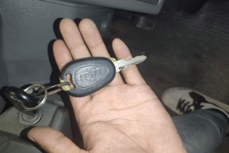 Used Iveco Daily 2017 2.8T V35 Cargo Van Mid-Roof 3/6 Seats 43S5
