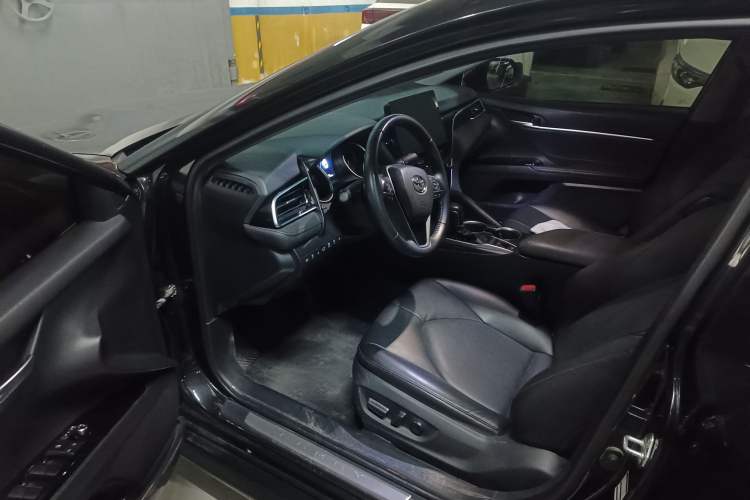 Used Toyota Camry 2021 2.0G Luxury Edition
