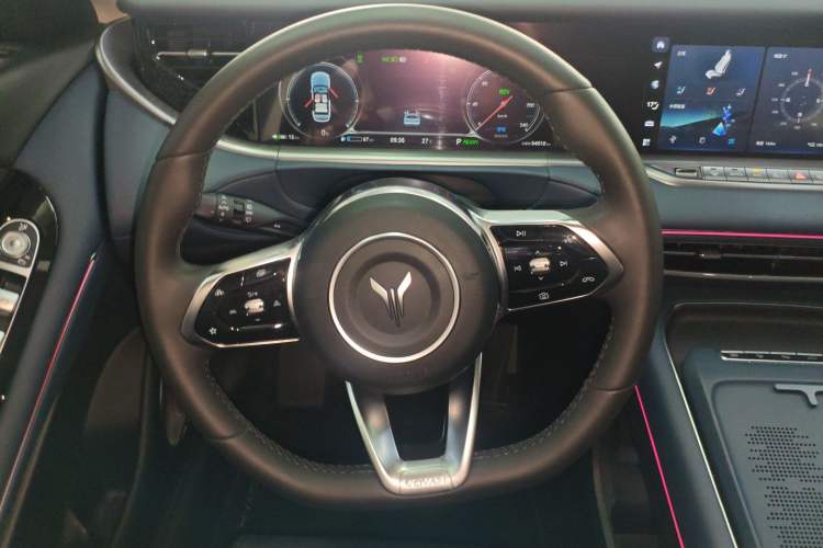 Used VOYAH FREE 2024 Ultra-Long Range Intelligent Driving Version Steering Wheel