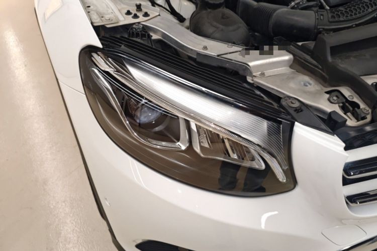 Used Mercedes-Benz GLC 2016 GLC 260 4MATIC Luxury Model Right Front Headlight