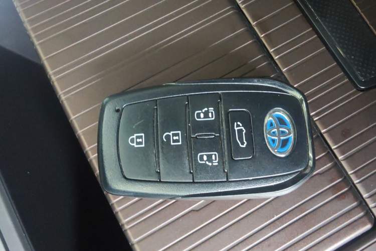 Used Toyota Granvia 2023 2.5L Hybrid Prestige PLUS Edition Vehicle Key