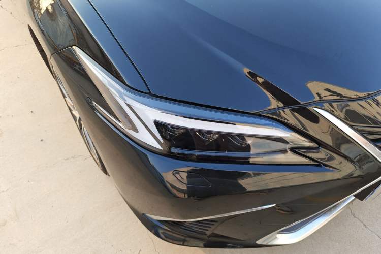 Used Lexus ES 2025 300h Deluxe Edition
