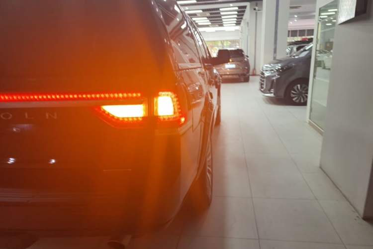 Used Lincoln Navigator 2016 3.5T AWD Right Rear Taillight