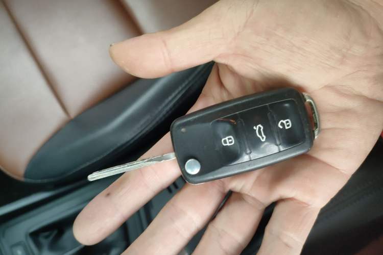 Used Volkswagen Lavida 2015 1.6L Automatic Fashion Edition Interior 1