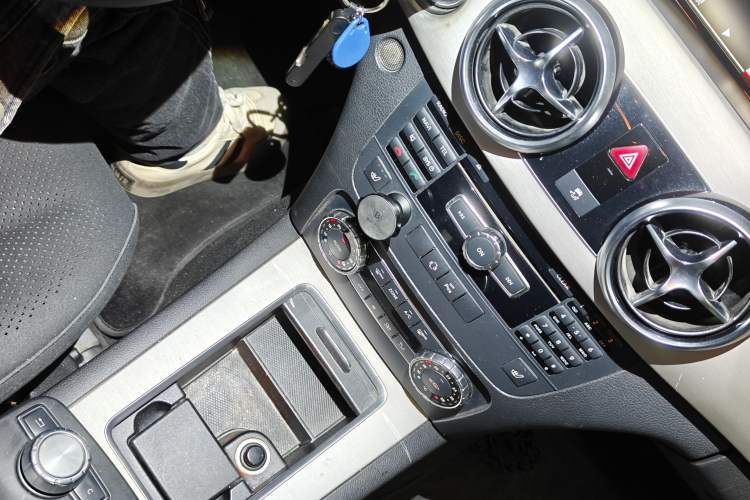 Used Mercedes-Benz GLK-Class 2013 GLK 300 4MATIC Dynamic Sunroof Model