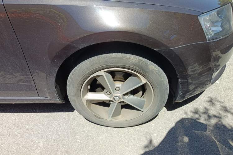 Used Skoda Octavia 2016 1.6L Automatic Chuanxing Edition Right Front Wheel Hub