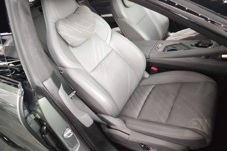 Used Zeekr 001 2024 WE Edition 95 kWh All-Wheel Drive Right Front Seat