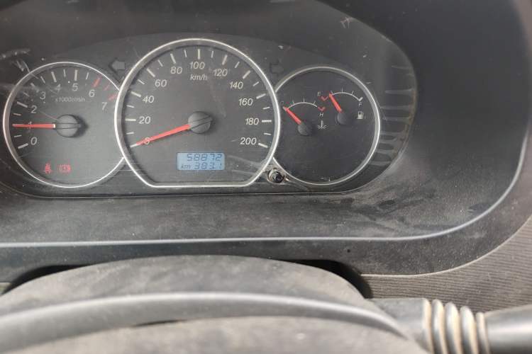 Used Wuling Hongguang 2015 1.5L S Basic Version China V Standard Odometer Close Up