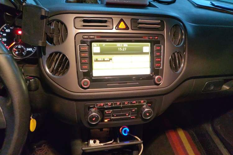 Used Volkswagen Tiguan 2010 2.0 TSI Automatic All-Wheel Drive Flagship Navigation Edition Audio And AC Panel