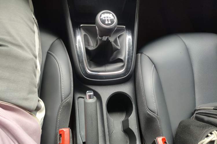 Used Roewe i5 2019 1.5L Manual 4G Connectable Langhao Edition Gear Lever