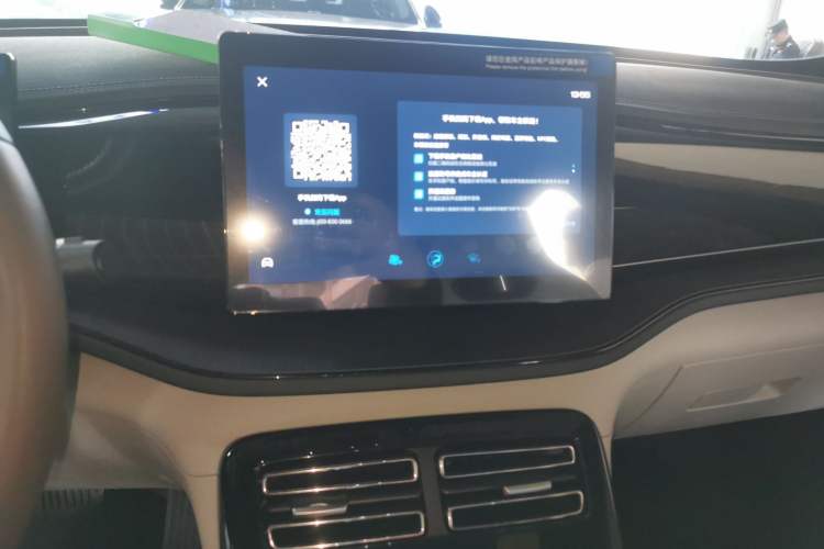 Used BYD Qin PLUS 2024 HONOR Edition DM-i 55KM Leading Model Audio And AC Panel