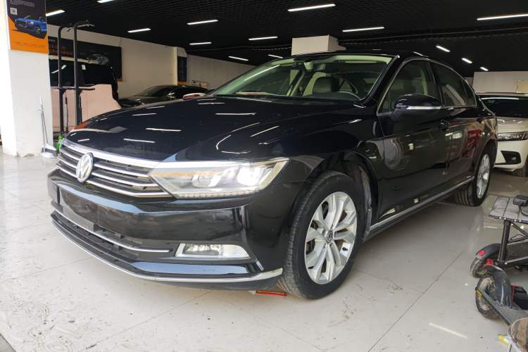 Used Volkswagen Magotan 2017 330TSI DSG Luxury Model
