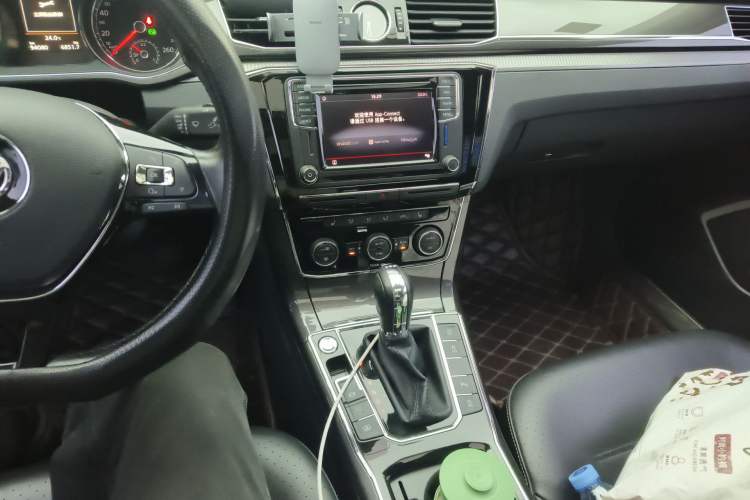 Used Volkswagen Passat 2016 330TSI DSG Prestige Edition Audio And AC Panel