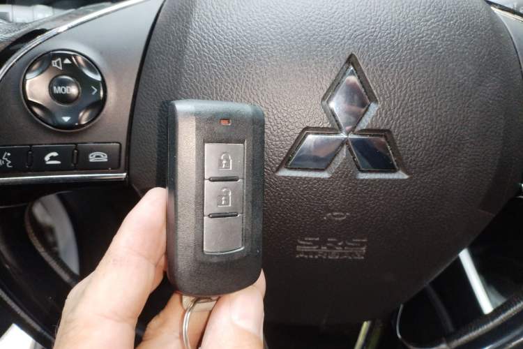 Used Mitsubishi Outlander 2018 2.0L Two-Wheel Drive Glory Edition 5 Seats Vehicle Key