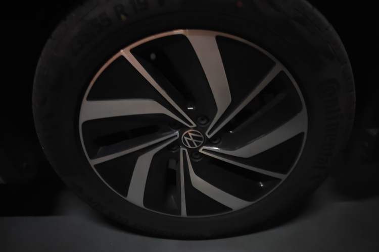 Used Volkswagen Viloran 2020 330TSI Luxury Edition Right Front Wheel Hub