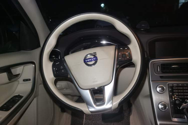 Used Volvo S60 2015 S60L T5 Intelligent Drive Edition Steering Wheel